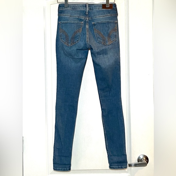 Hollister Classic Stretch Skinny Distressed Mid Rise Jeans, Size 24 - Picture 4 of 9